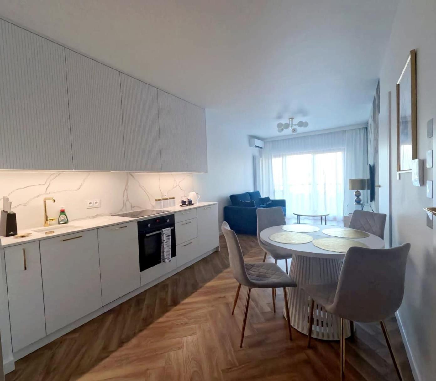Golden River Apartament *